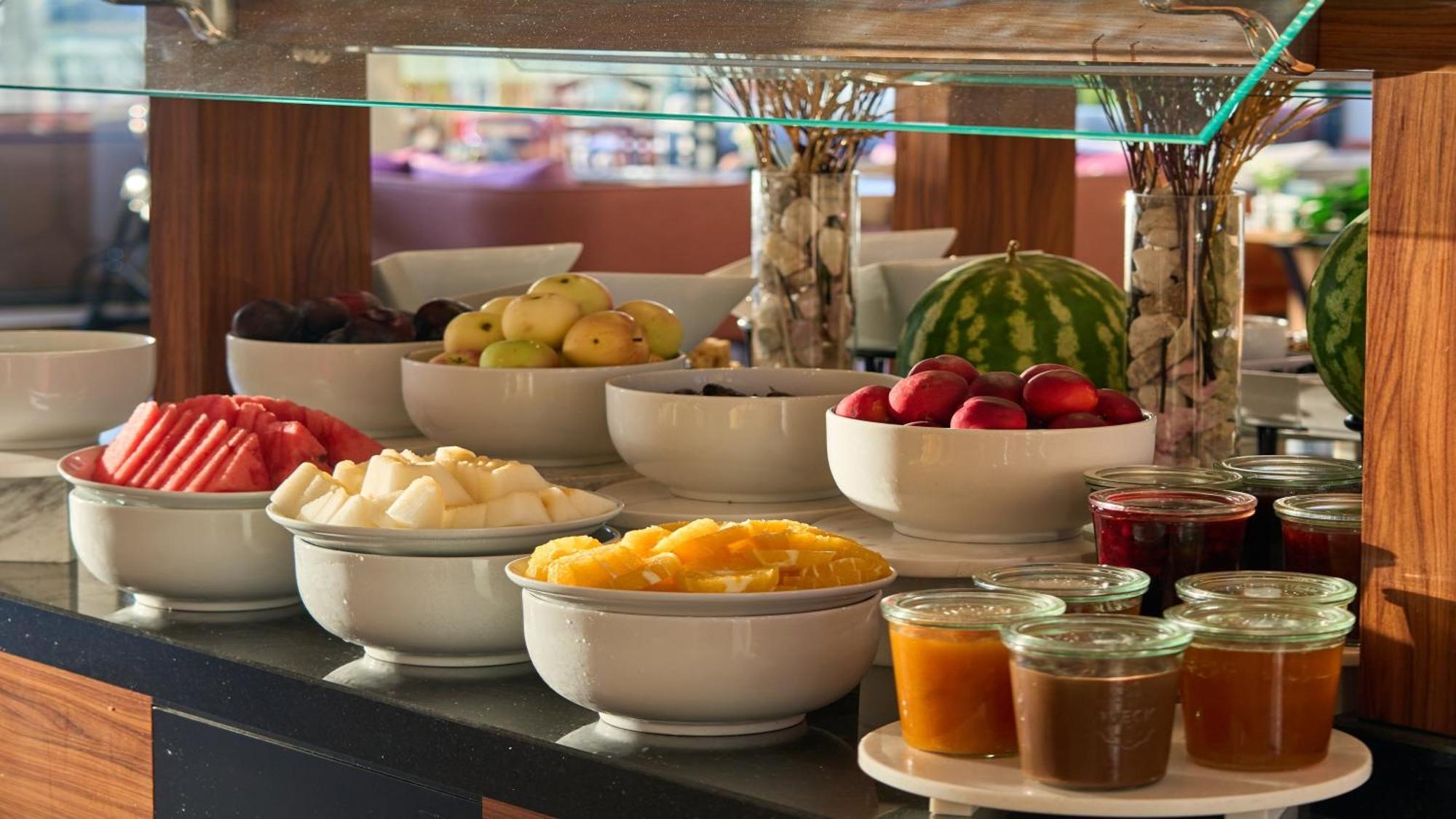 Holiday Inn Tashkent City By Ihg Exterior foto