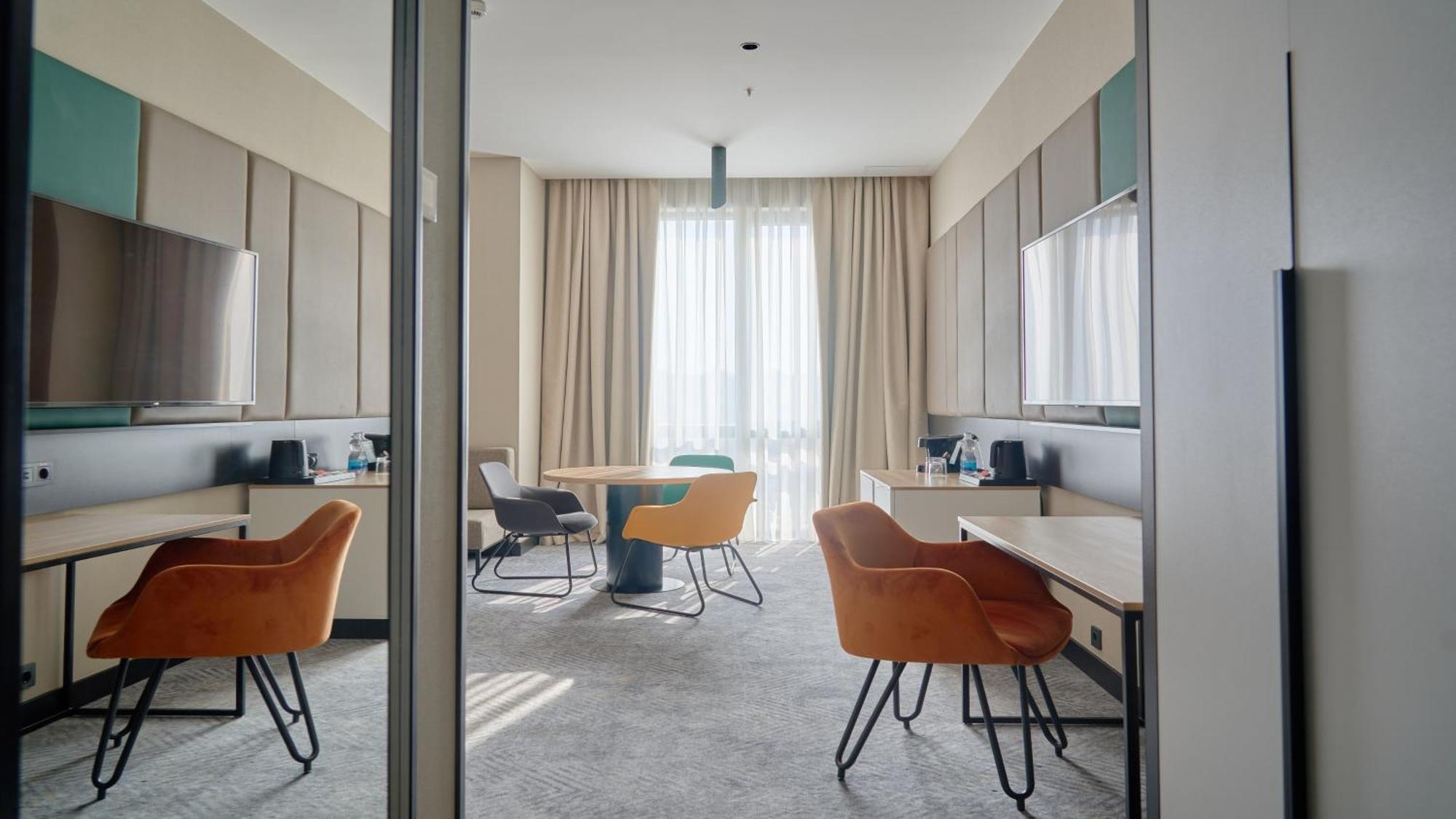 Holiday Inn Tashkent City By Ihg Exterior foto